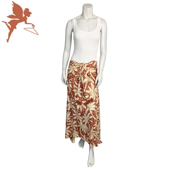DRESS TO Cropped Crepe Skirt in Bahia Print - Picture 4 of 12